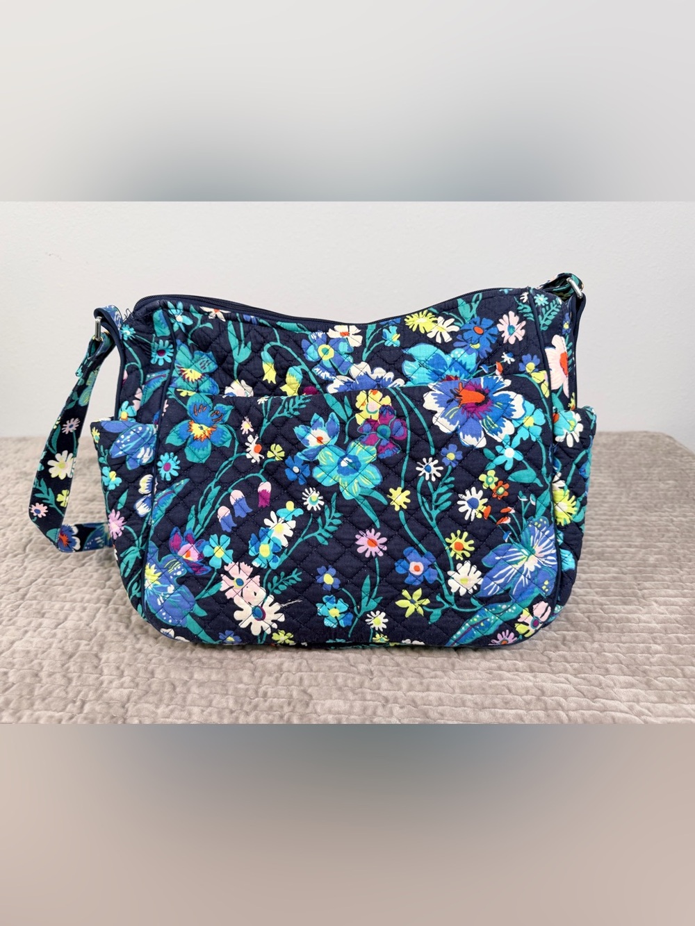 VERA BRADLEY On the Go Crossbody Bag Midnight Blues Retired Print Quilted Floral - Picture 2 of 11